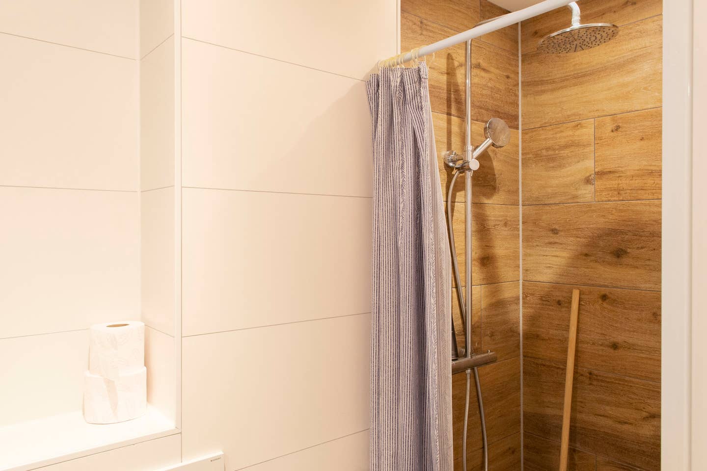Walk-in rain shower with wood-effect tiling