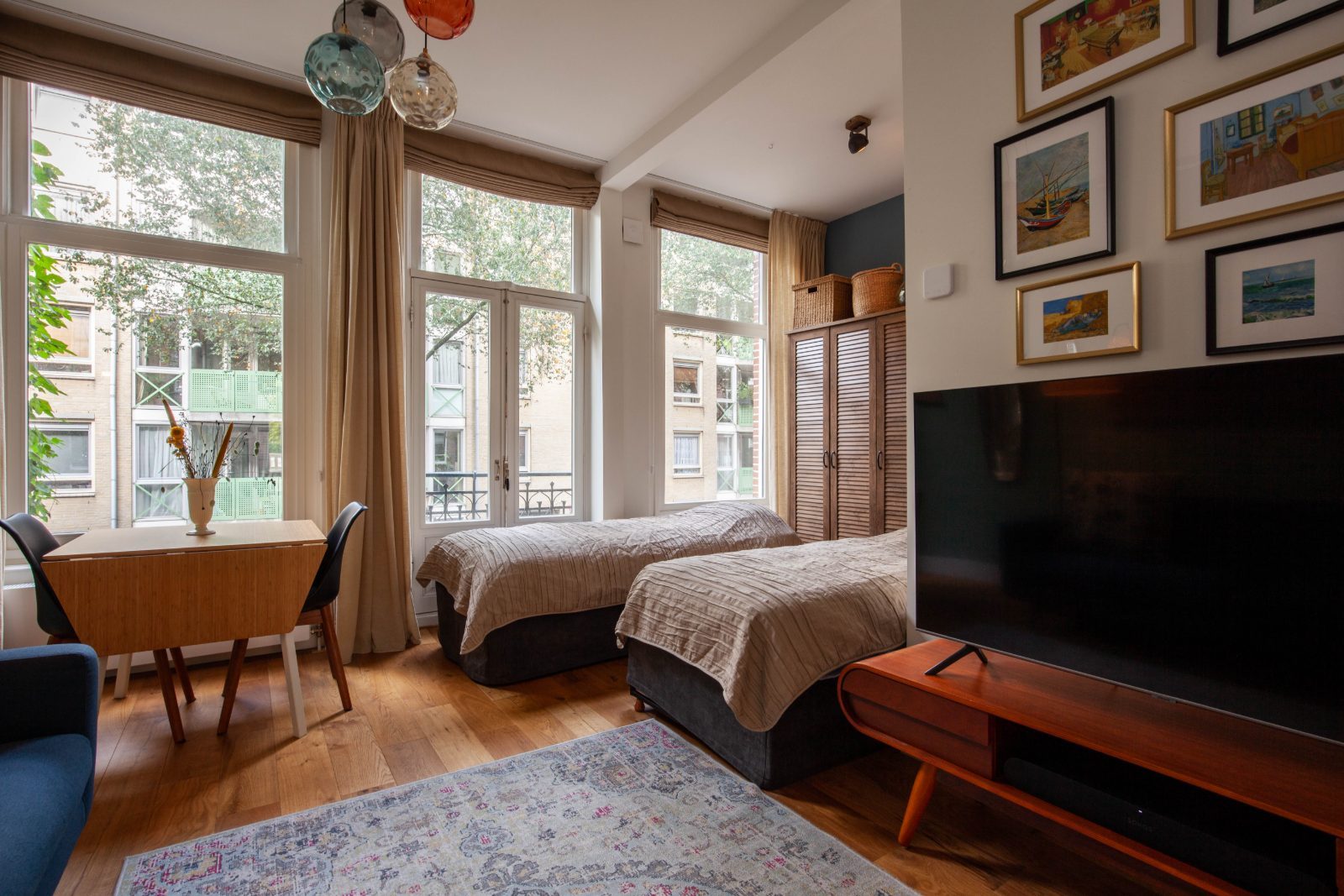 Beds, gallery wall and wardrobe in the apartment